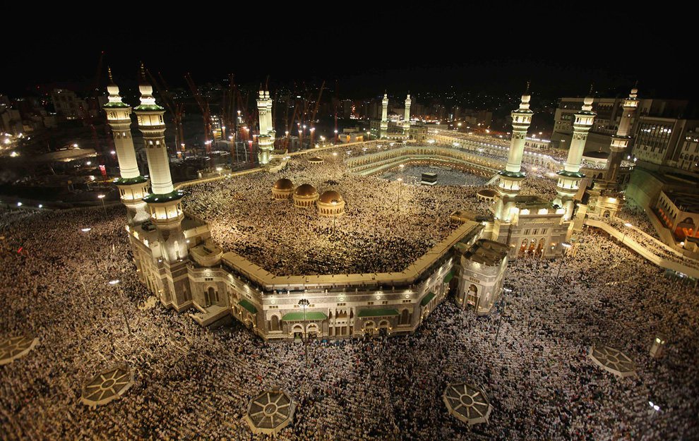 Panoramic scenic view of white marble courtyards in Mecca during high golden hour.
